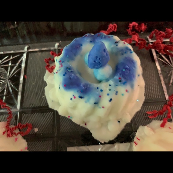 (3) Sweet Mini Bundt Cake Wax Melts - Picture 5 of 5